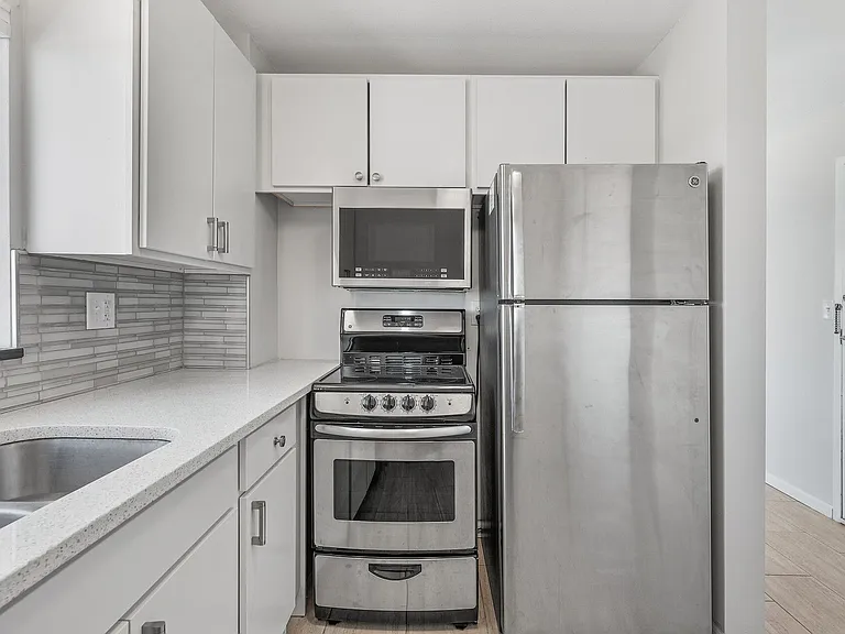 2915 W 50th St — Photo 71