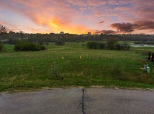 S54W30275 Spring Brook Ct, Town Of Genesee, WI 53149