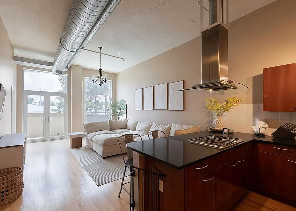 3820 Roswell Rd NE #205