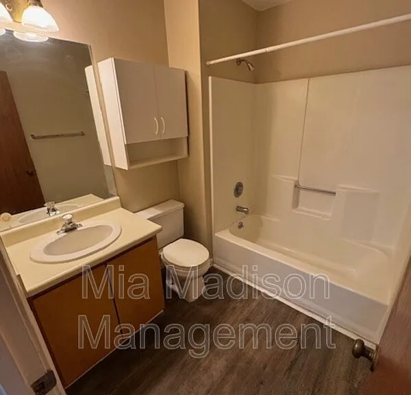 141 Hunt Club Ct — Photo 11