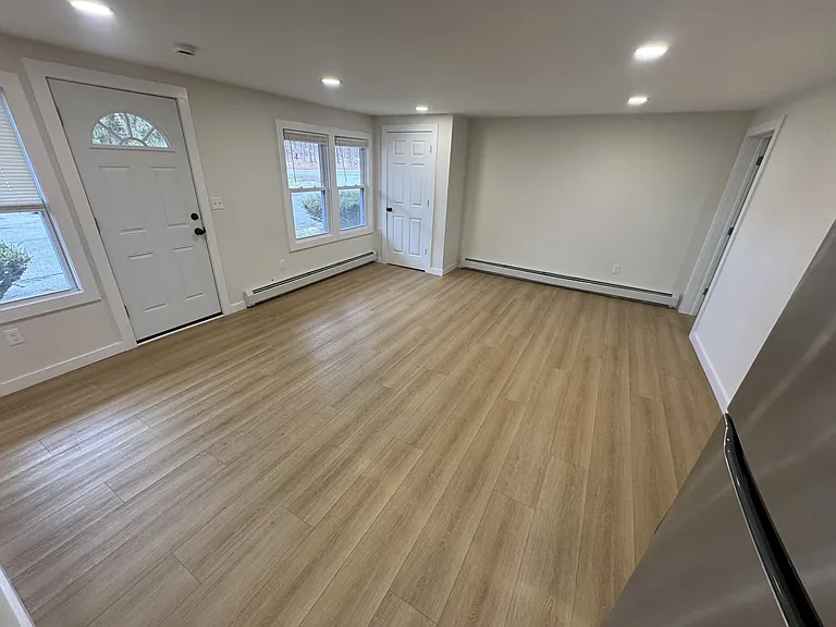 98 East Market Street — Photo 14