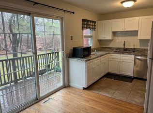 4 E Pine Isle Dr #E, Derry, NH 03038