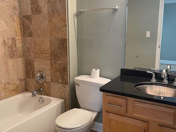4th image of 700 E 8th St Unit 12B