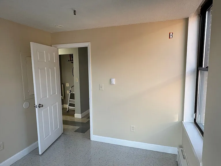46 Amesbury St #3A — Photo 9