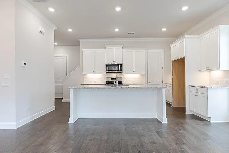 3 bed, 2.5 bath, 2064 sqft, $2,700 — Photo 4