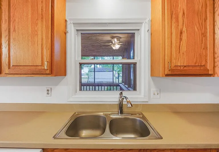 408 Deerwood Dr — Photo 7