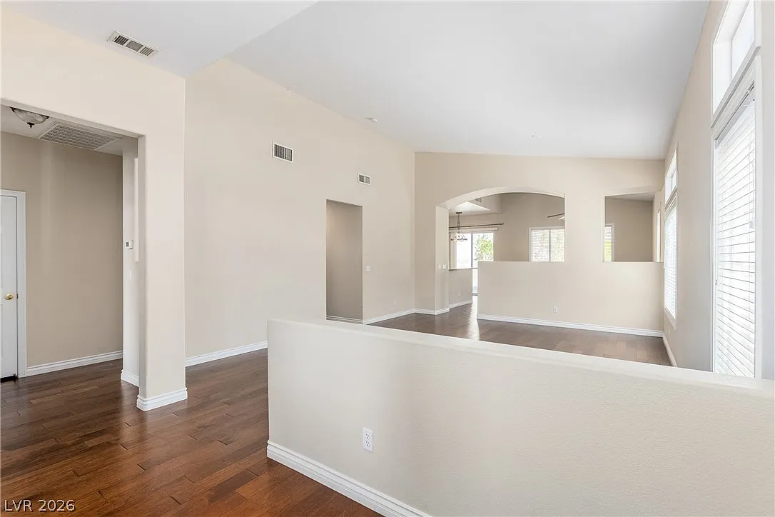 4 bed, 2.0 bath, 2020 sqft, $2,723 — Photo 3