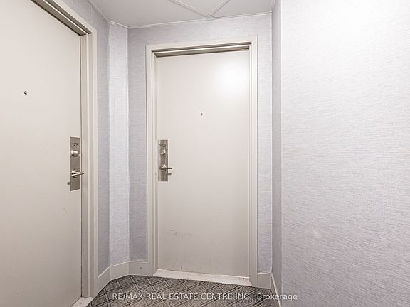 3rd image of 816 Lansdowne Ave #1409