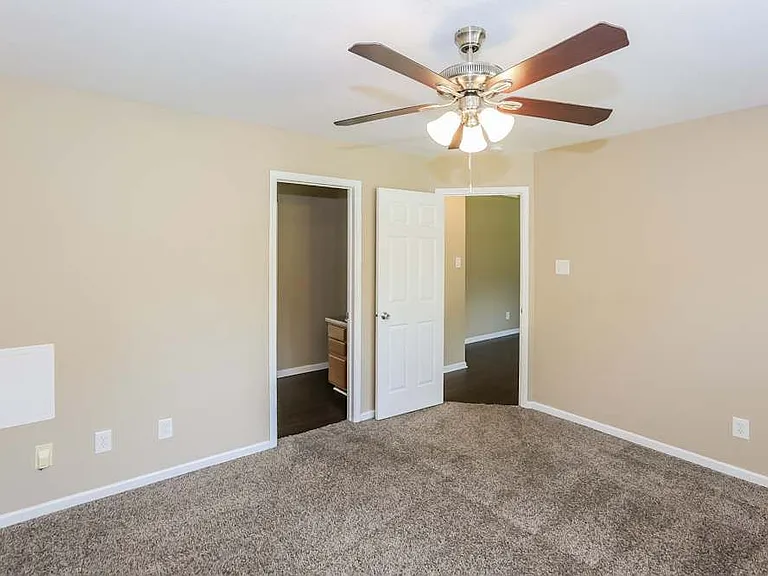 612 N Mulberry St — Photo 5