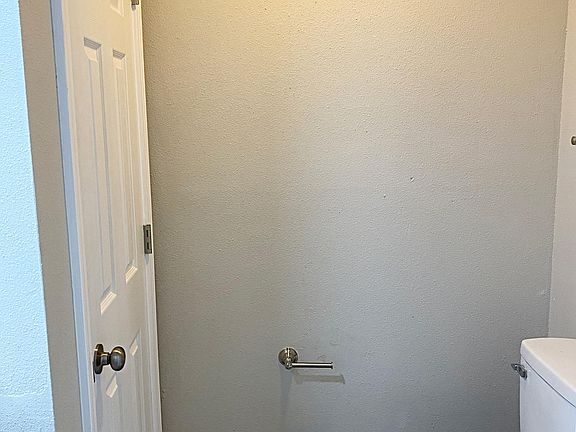 5th image of 5923 Bedford Dr #B