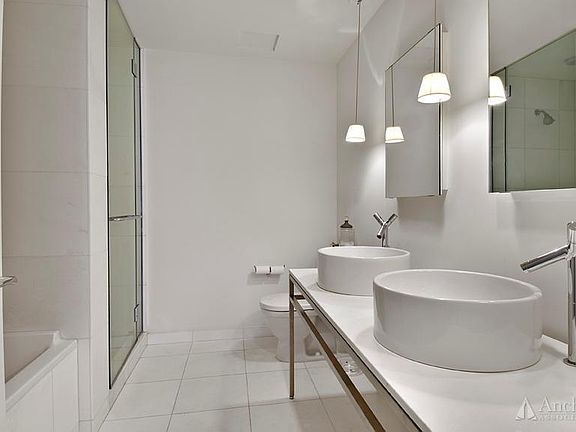 3rd image of 15 Broad St APT 2822