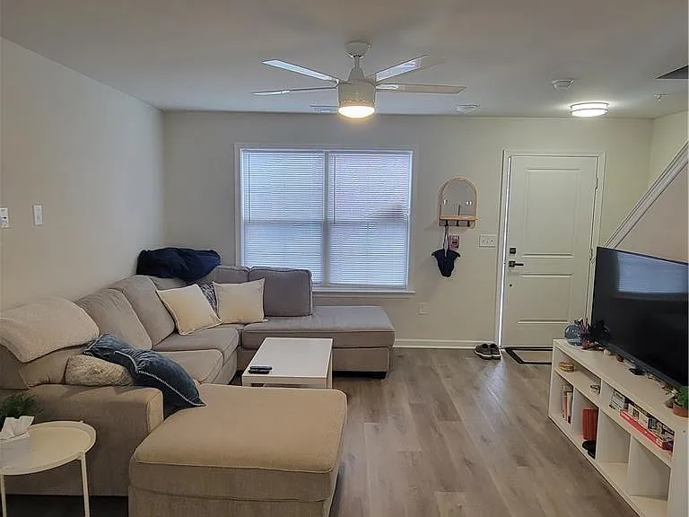 326 E Frankford St — Photo 10