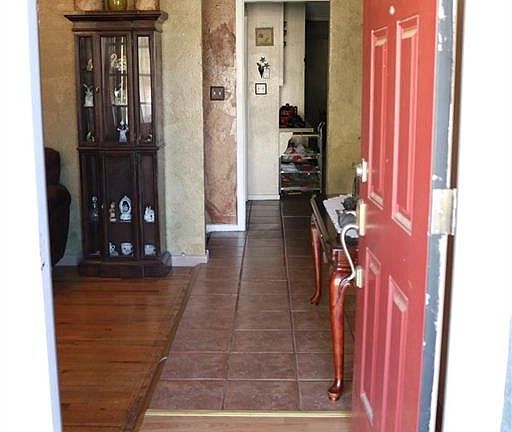 4th image of 410 Live Oak Ln