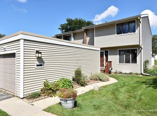 1092 Rainwood Dr, Aurora, IL 60506