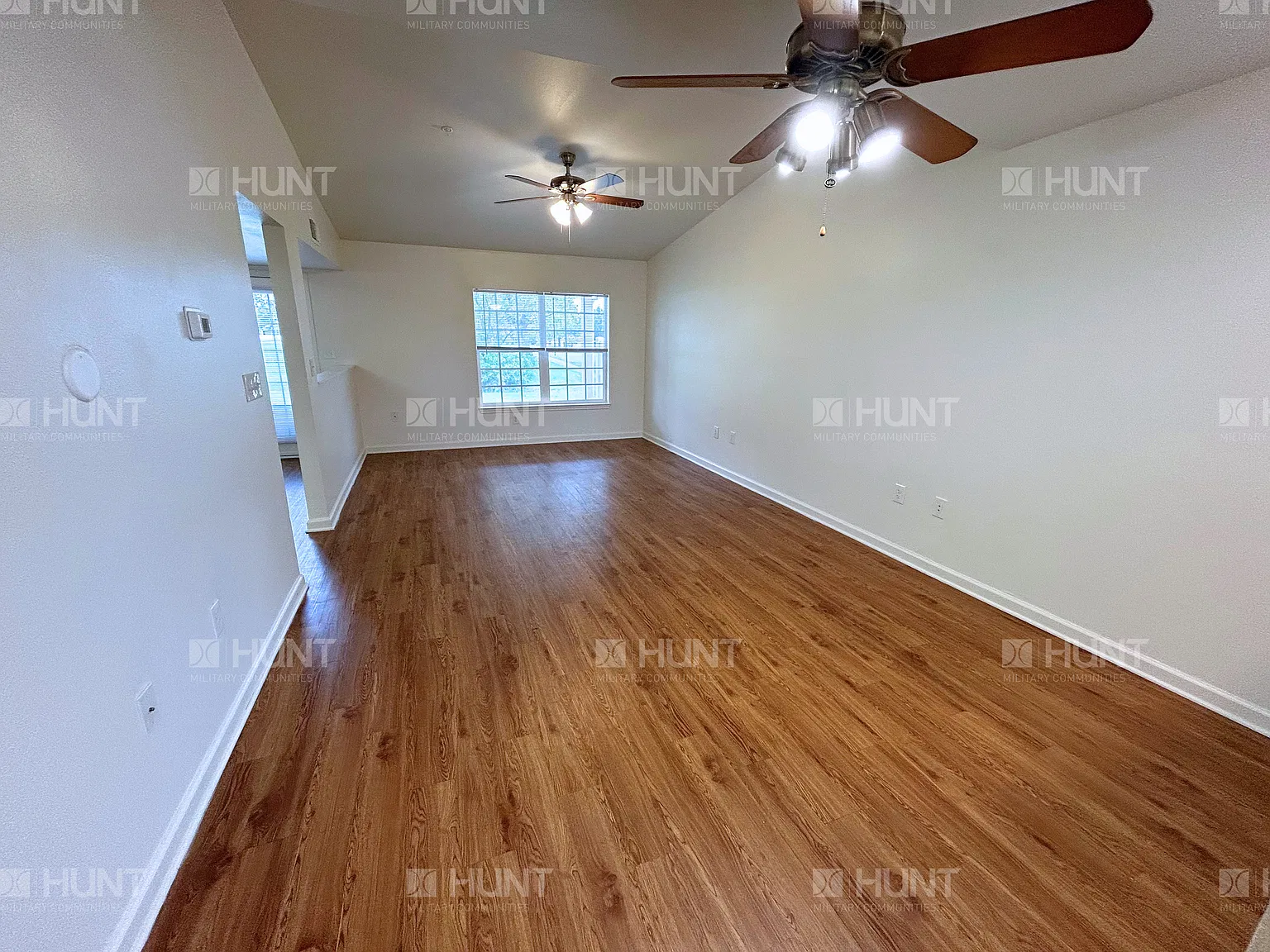 4 bed, 2.5 bath, 1950 sqft, $1,900 — Photo 2