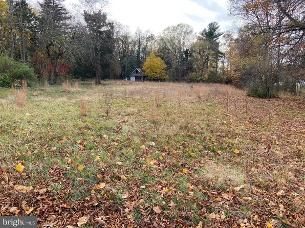 26 Magnolia Rd, Pemberton, NJ 08068