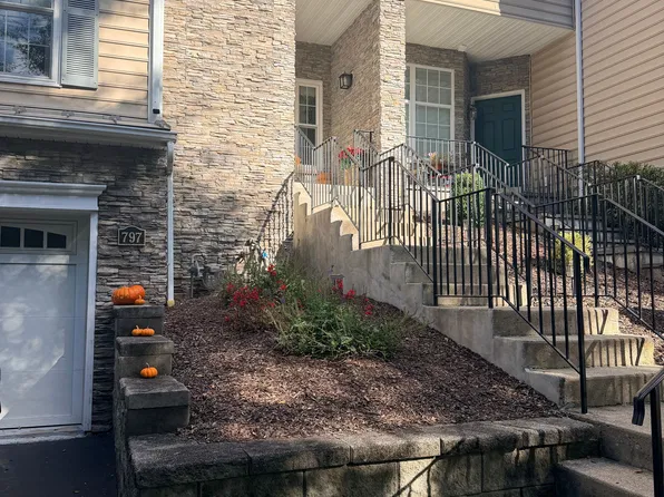 797 Huntington Dr, Fishkill, NY 12524