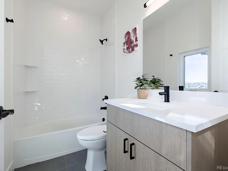 5231 N Eliot St — Photo 17