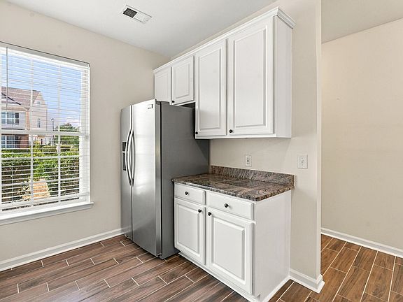 4th image of 211 Connemara Dr. #C
