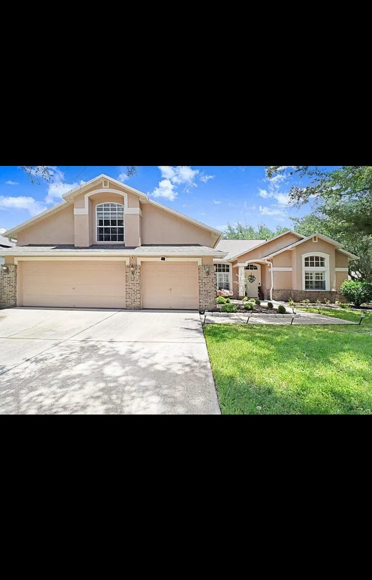 4 bed, 2873 sqft, $1,400 — Photo 1