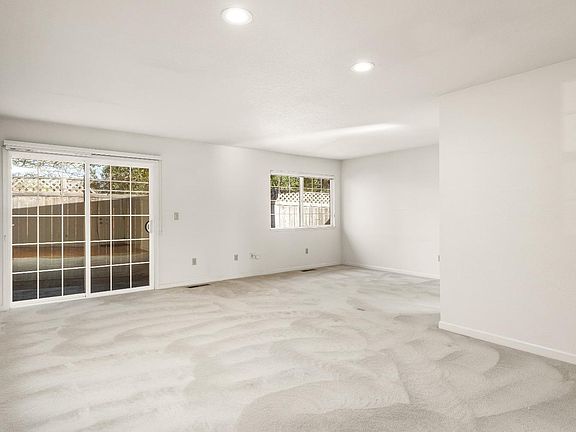 5th image of 1322 Shady Oak Place