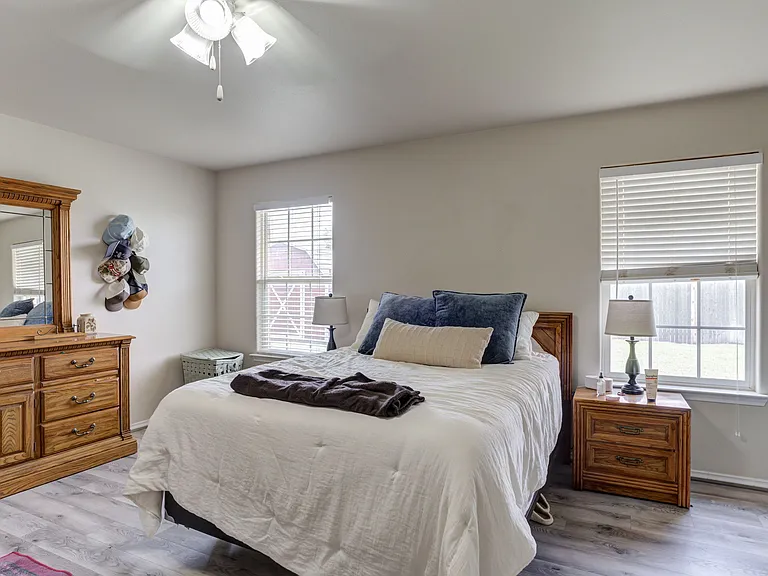 5729 106th St — Photo 20