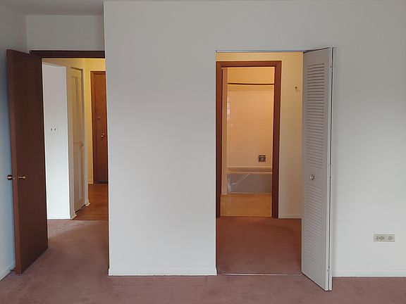 5th image of 300 S Maple Ave APT C4
