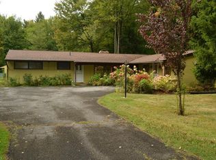 908 Bell Rd, Chagrin Falls, OH 44022