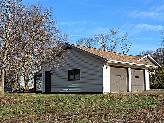 3rd image of 2718 Wellington Rd