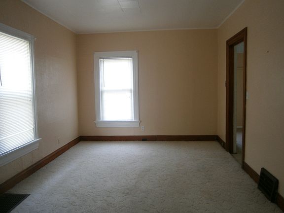 3rd image of 210 Illinois Ave
