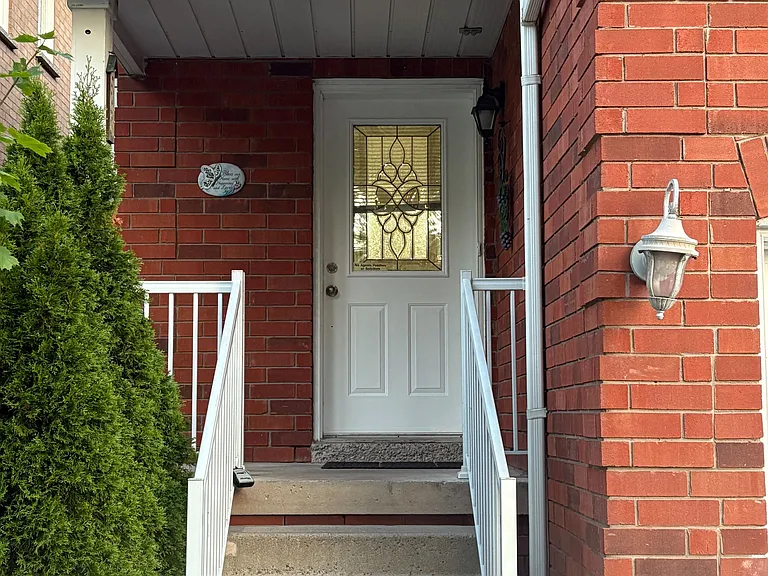 598 Dolly Bird Ln #UPPER — Photo 3
