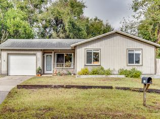 426 1st St, Geneva, FL 32732