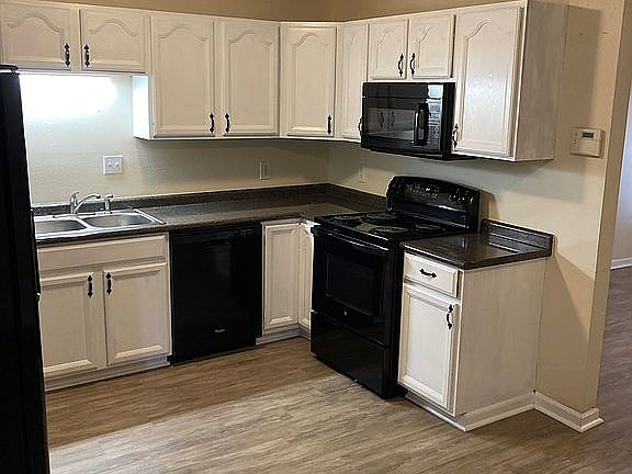 5th image of 5635 N Lakeshore Dr