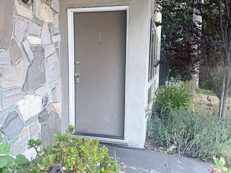 815 E 4th Ave #1 — Photo 3