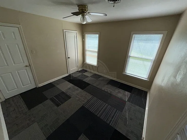 1102 Stewart St — Photo 11