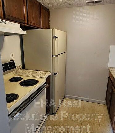 3rd image of 2001 Heritage Dr APT 3