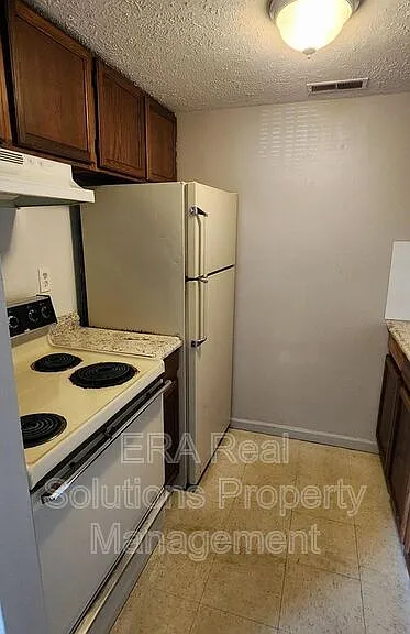 2001 Heritage Dr #3 — Photo 3