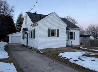 1210 Grand Ave, Manitowoc, WI 54220