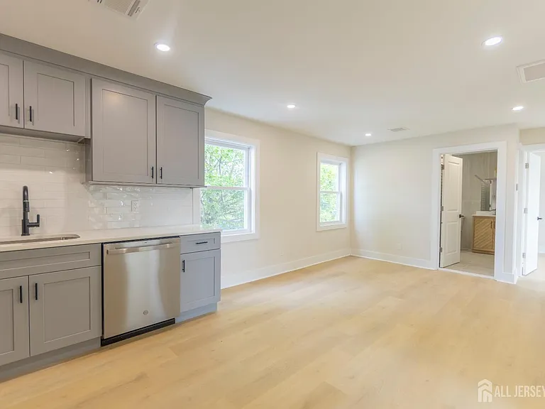 450 Packer Pl #2 — Photo 7