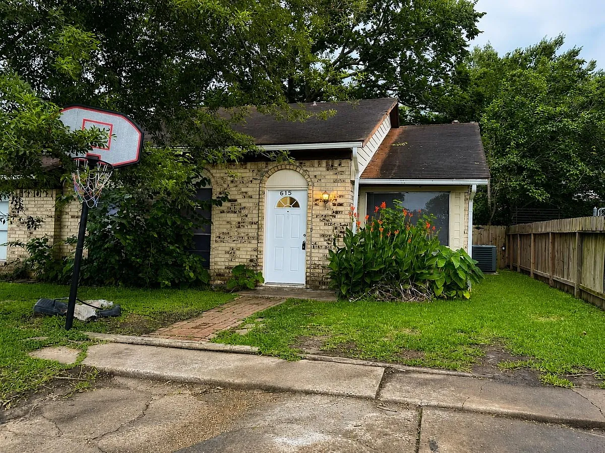 Building Photo - 615 Cole St
