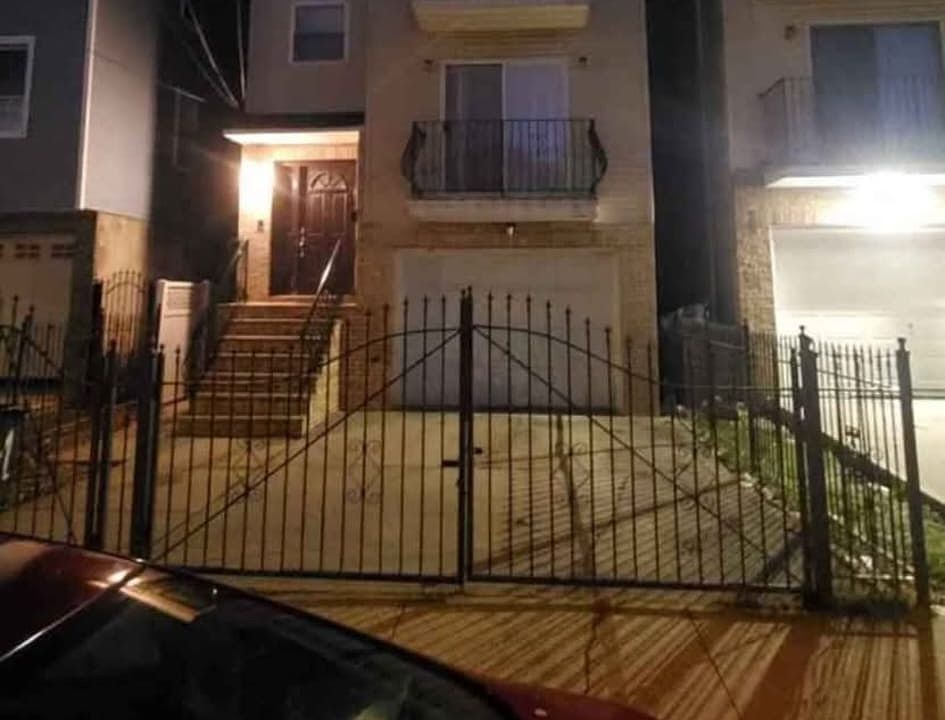1st image of 404 S 6th St #2