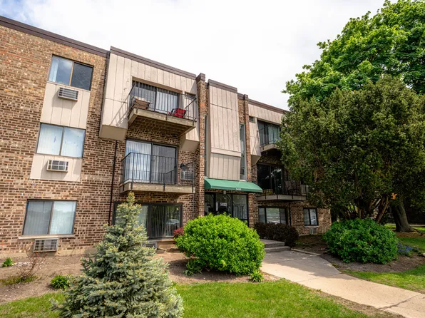 1477 N Winslowe Dr Unit 302, Palatine, IL 60074