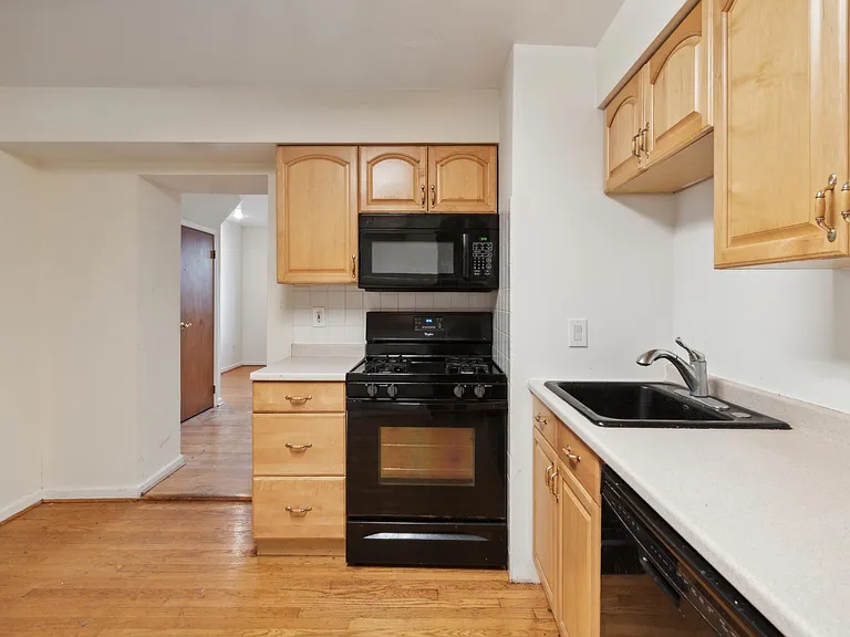 147 Conarroe St — Photo 9
