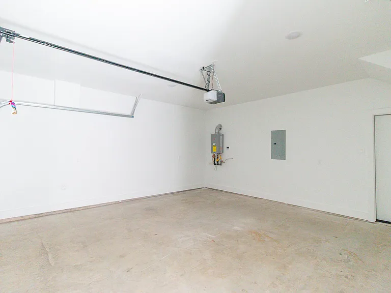 4210 Roseland Ave #104 — Photo 36