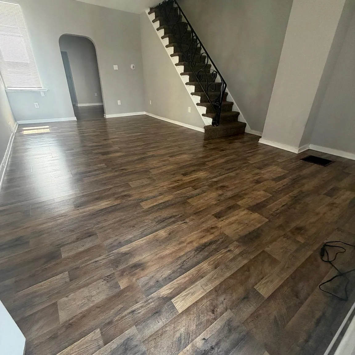 3 bed, 1.0 bath, 1002 sqft, $1,375 — Photo 2
