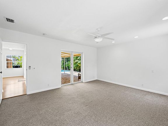 5th image of 2521 NE 11th Court