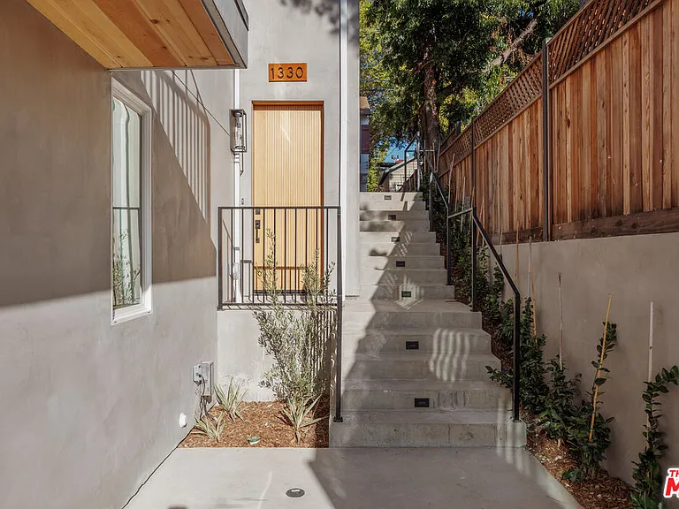 1330 Mohawk St — Photo 3