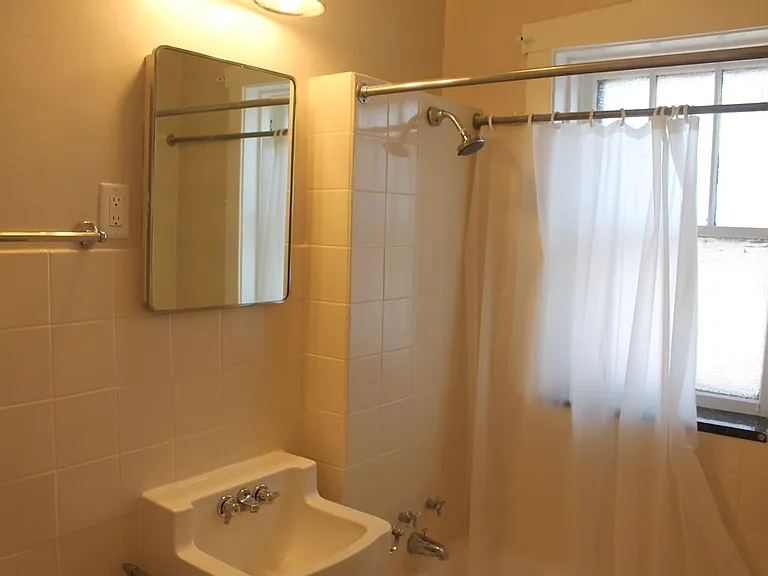 550-52 Custer Ave #700-04 — Photo 10