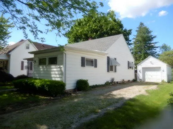 3008 Pine Ave photo 1