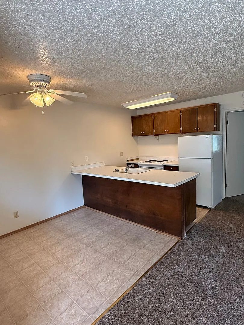 0753 - 216 W Sac — Photo 4